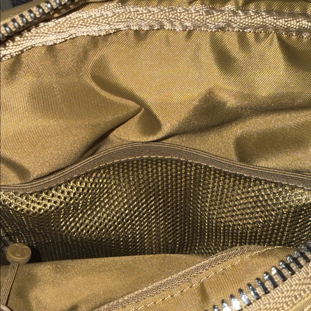 lululemon Wunderlust Crossbody Bag - Picture 6 of 8